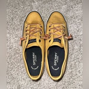Yellow canvas Sperry’s. Worn twice. Women’s 7.5. Great condition.